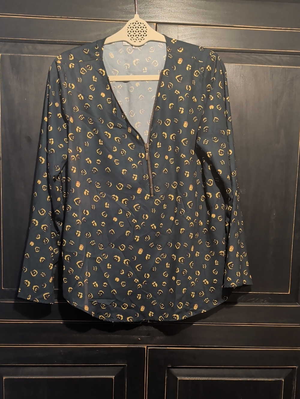 Paz Torras Women’s Navy Long-Sleeve V-Neck Blouse with Gold Print